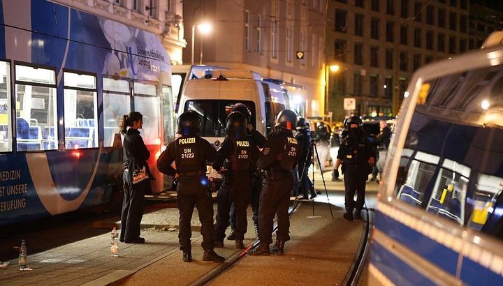 サッカーファンが襲撃を受ける事件が発生…刃物や槍のような凶器で切りつけられて負傷