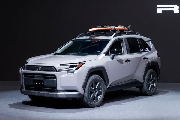 TOYOTA・【新型RAV4ワールドプレミア】RAV4歴代モデルが集結