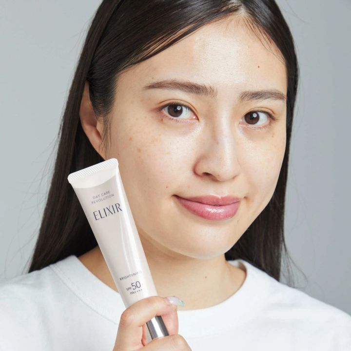 “盛り”が命なマキアエディターがガチ試し！ ファンデいらずで「盛れる日焼け止め」大検証_11