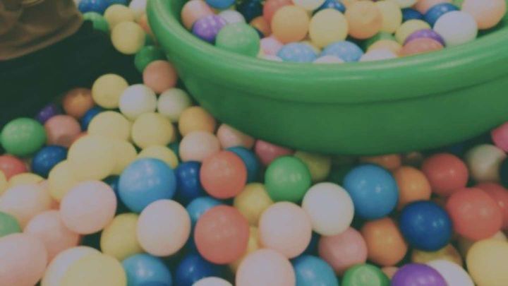 キッズコーナーで遊ばせてたら...（画像はイメージ）