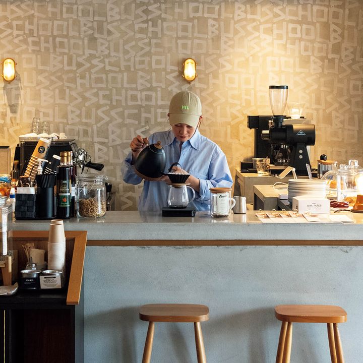 東京〈スクールバス・コーヒー・ストップ・ナカメグロ〉店内