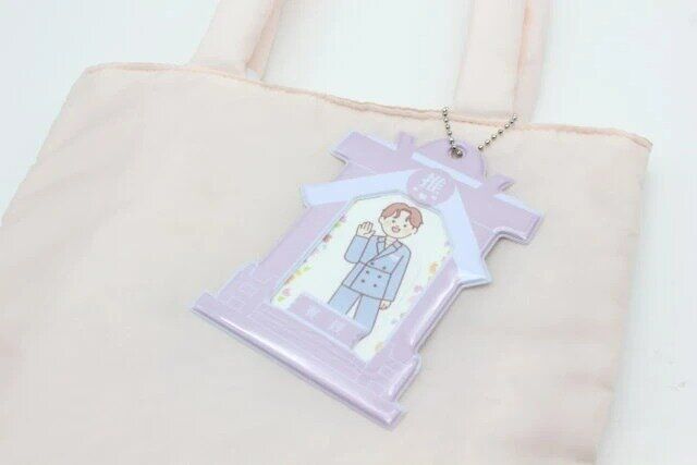 ダイソー PVCフォトキーホルダー（グリーン、イエロー、パープル） 