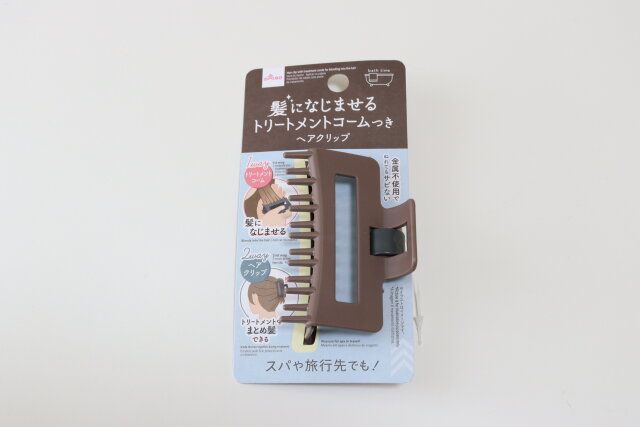 ダイソーの髪になじませるトリートメントコーム付ヘアクリップのパッケージ