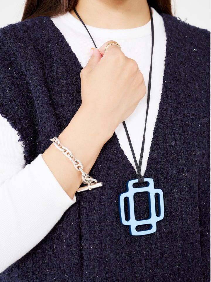 クラウドチームVERY髙松愛梨の春のジレコーデのジュエリーはエルメス