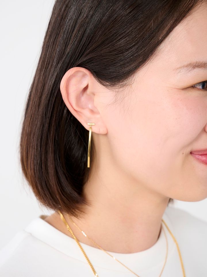 クラウドチームVERY濱野かやの春コーデのピアスはティファニー