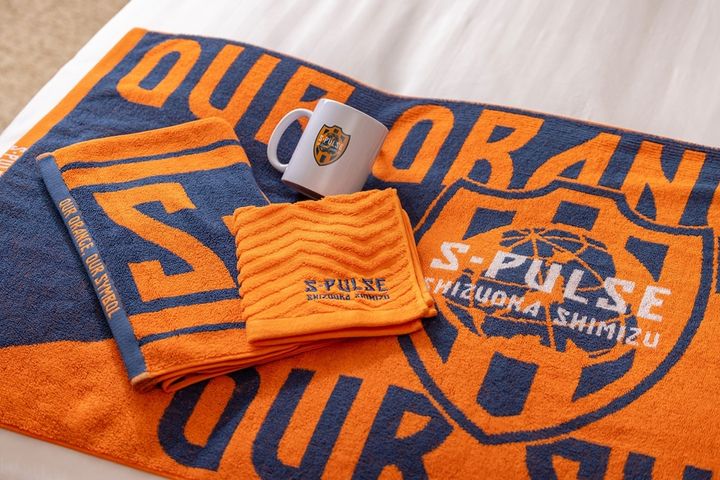 静岡のホテルにJリーグ名門の「コンセプトルーム」が誕生！まさに“オレンジ一色”…これがサッカーの街