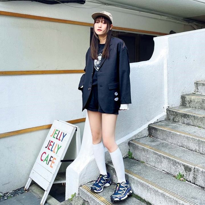 【SNAP】ジャケットスタイルのハズしにサロモンをセレクト♡ 浜口彩奈さん