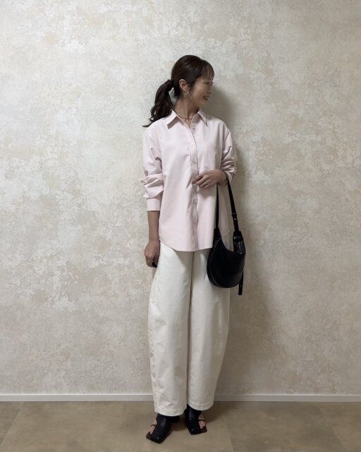 ホワイトパンツ合わせでキレイめカジュアルコーデ