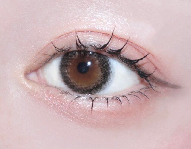 アイメイク マスカラはブラック アイライナーはグレージュ