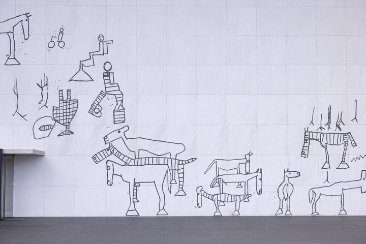 香川県「丸亀市猪熊弦一郎現代美術館（MIMOCA）」で、猪熊さんの作品と現代アートを鑑賞