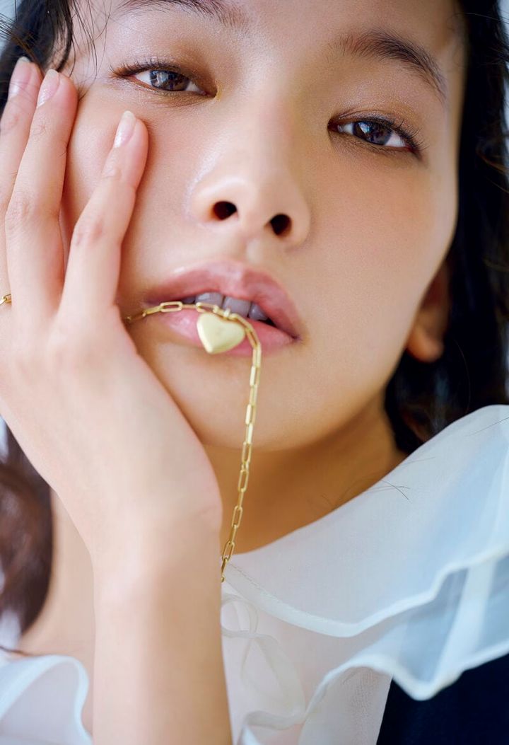 モデル＝織田梨沙