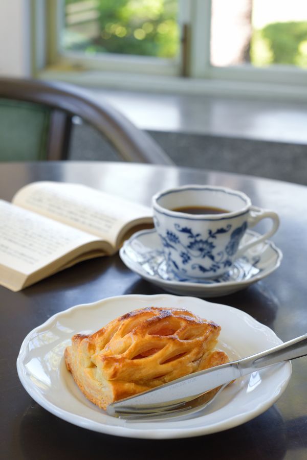 「タムラファームのアップルパイ」550円、「ブレンドコーヒー（クッキー付き）」550円