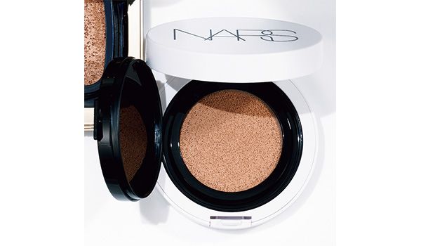 NARS ライトリフレクティング セラムクッションファンデーション