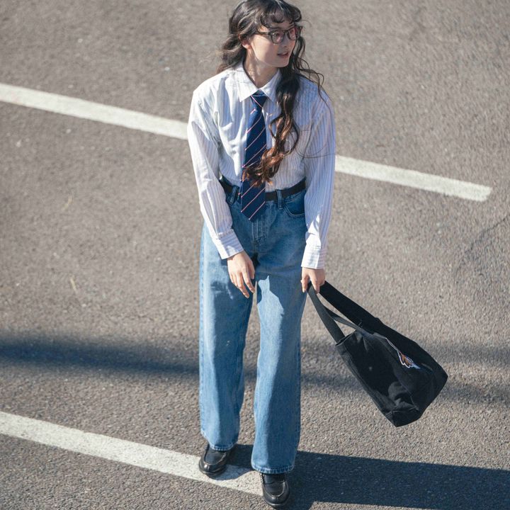 シャツ×デニムコーデ2選。季節の変わり目に出番が増えるシャツをもっとおしゃれに【FUDGE FRIEND おしゃれさんの毎日コーディネート｜USAMI】