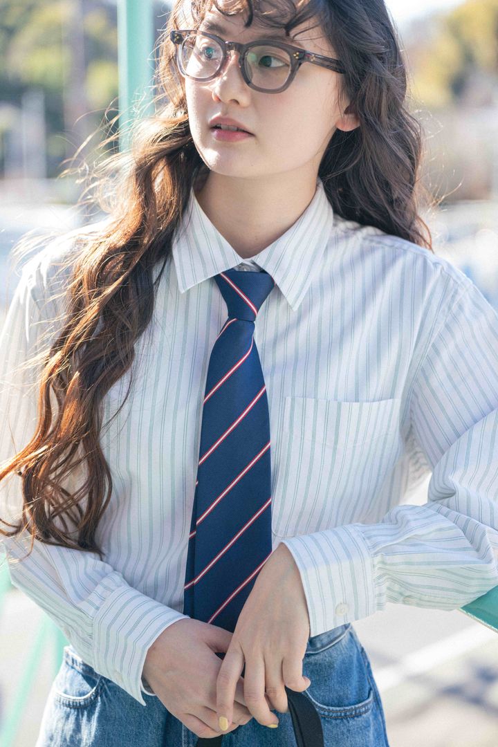 シャツ×デニムコーデ2選。季節の変わり目に出番が増えるシャツをもっとおしゃれに【FUDGE FRIEND おしゃれさんの毎日コーディネート｜USAMI】