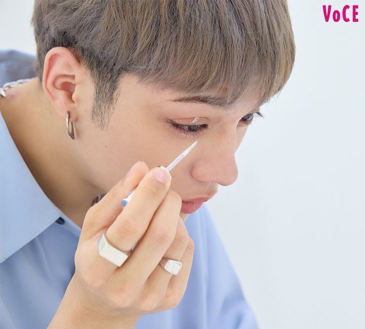 光を受けてキラッ！ 夏にもぴったりなメイクのアクセントに