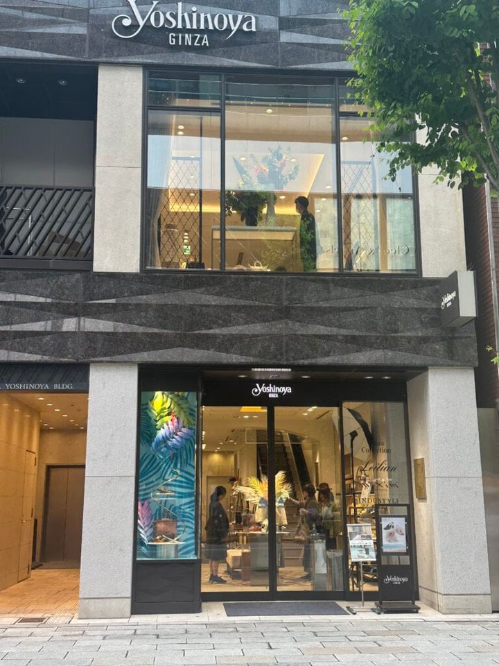 ヒールストラップつきサンダル