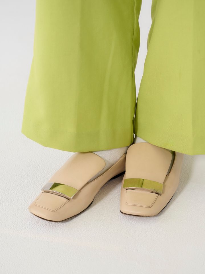 クラウドチームVERY髙橋香穂の春コーデのシューズはセルジオロッシ