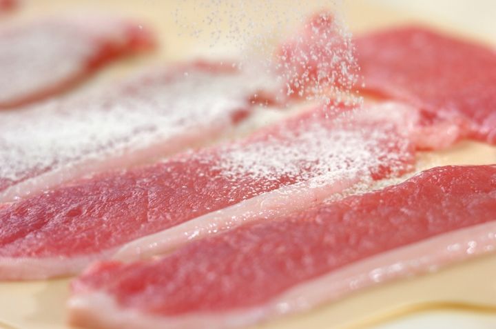 豚肉のワサビ菜巻きの下準備1