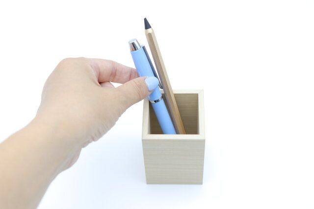 ダイソーのと木目調ペンBOXや文具やメイクブラシの収納におすすめ