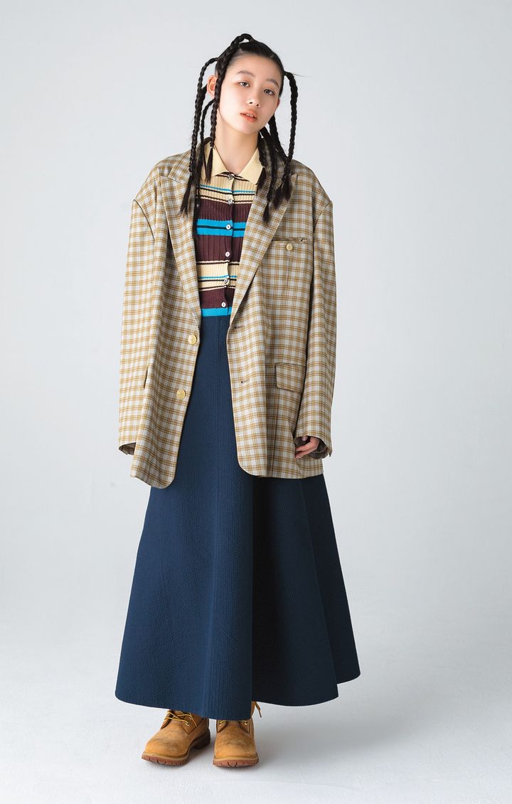 オールシーズン着回せる、薄手でしなやかなタッチのシングルジャケット。