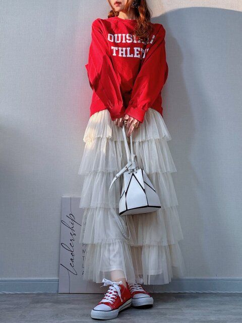 白×レッドの甘辛MIXコーデ