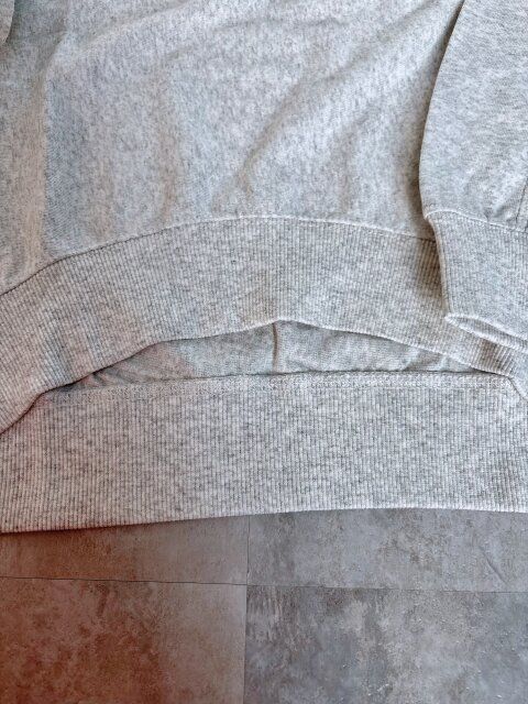 coca ビッグシルエットロングTシャツ ライトグレー 前後差があり、前が短め丈になっている