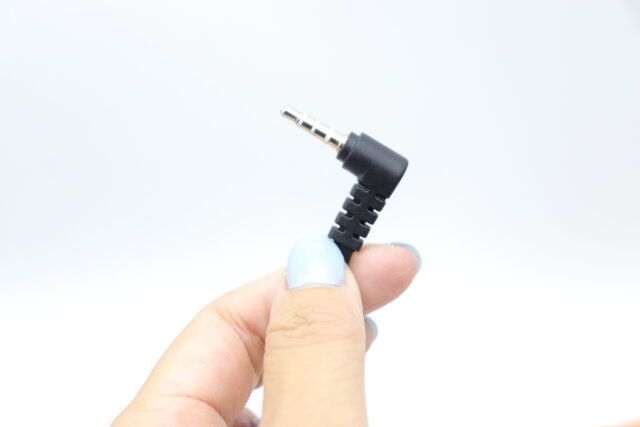 ダイソー 有線ヘッドホン（1.2m） L型プラグ