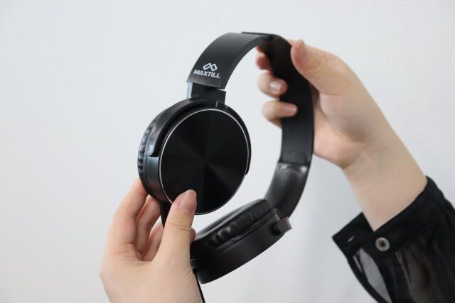 ダイソー 有線ヘッドホン（1.2m） 回転する