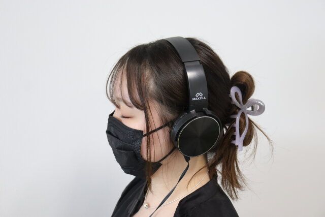ダイソー 有線ヘッドホン（1.2m） 使用例