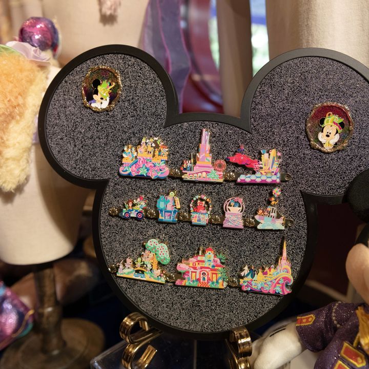 香港ディズニーランド・リゾートが20周年！ 記念イベント「The Most Magical Party of All」へはミッキーたちと一緒にマジカルなファッションで。