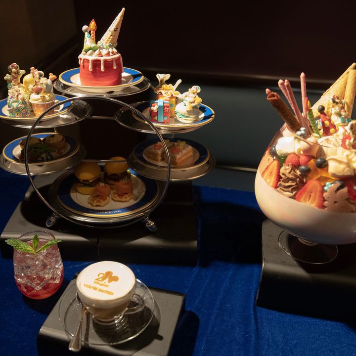 香港ディズニーランド・リゾートが20周年！ 記念イベント「The Most Magical Party of All」へはミッキーたちと一緒にマジカルなファッションで。