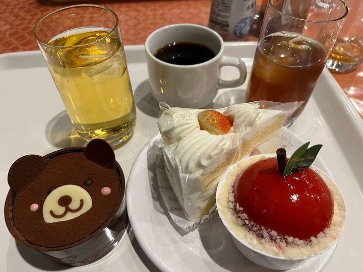 「ガトーキングダム小海」で食べ放題のスイーツを堪能