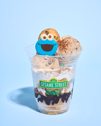 「クッキーモンスターのクッキー＆クリームパフェ」 980円