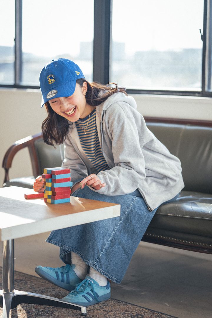 カラースニーカーには白ソックスが正解！ 春夏のおしゃれな足もとコーデ10選