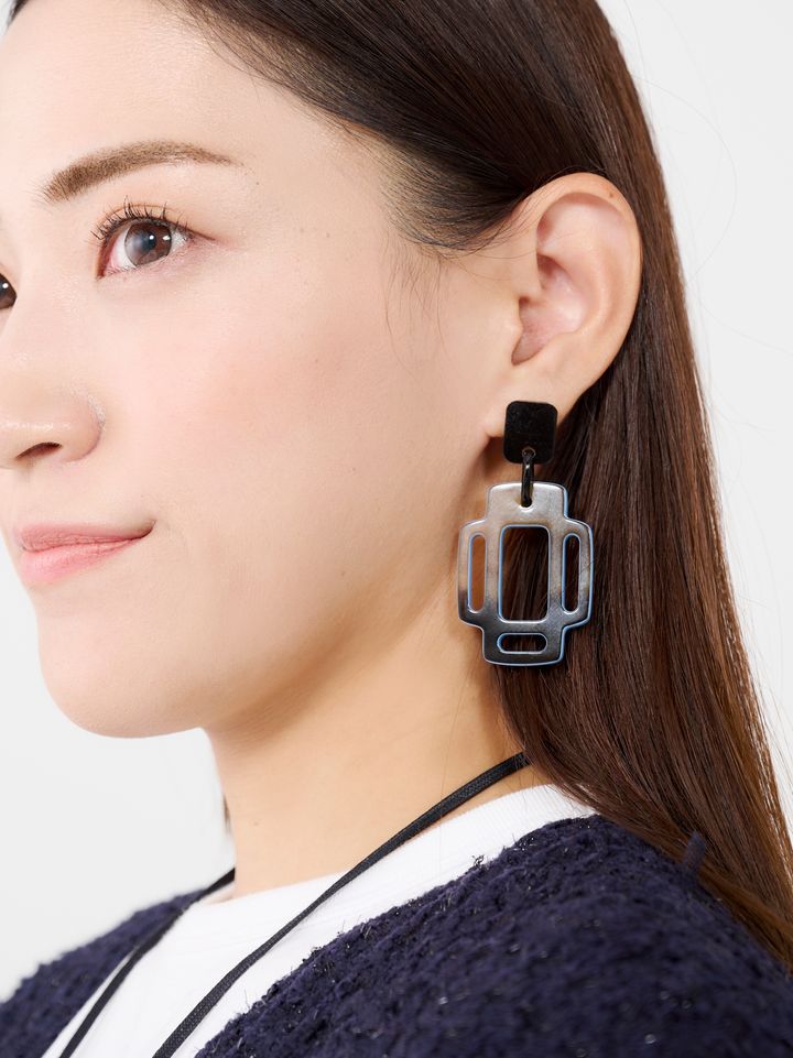 クラウドチームVERY髙松愛梨の春のジレコーデのピアスはエルメス