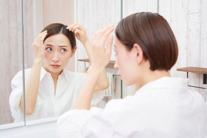 いつも同じ位置で髪を分けていると薄毛になりやすい？