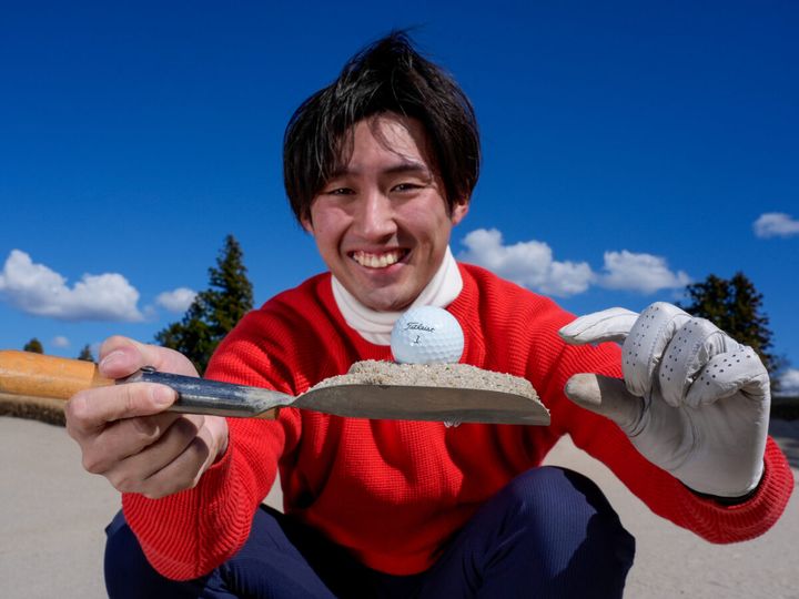 バンカーからのアプローチを成功させる簡単テクニック！コツは「ヒザを曲げるだけ」