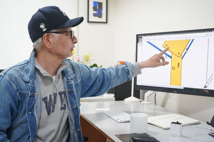 20代のころに設計した小学校向けの机の図面。手書きとは思えない精緻さだ