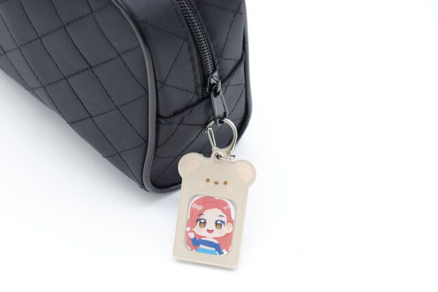 ダイソーのフォトキーホルダー（アニマルモチーフ）はワンタッチで着脱しやすい