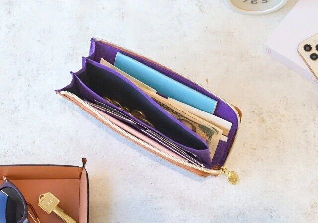 moz 整理上手な牛革長財布BOOK earth brown使用例