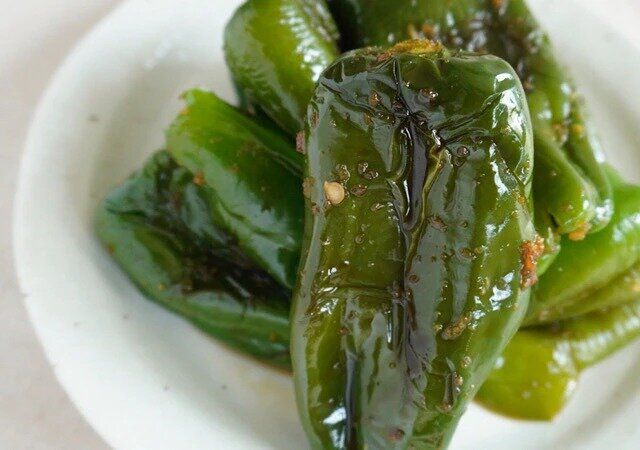 丸ごとピーマンのにんにく照り焼き