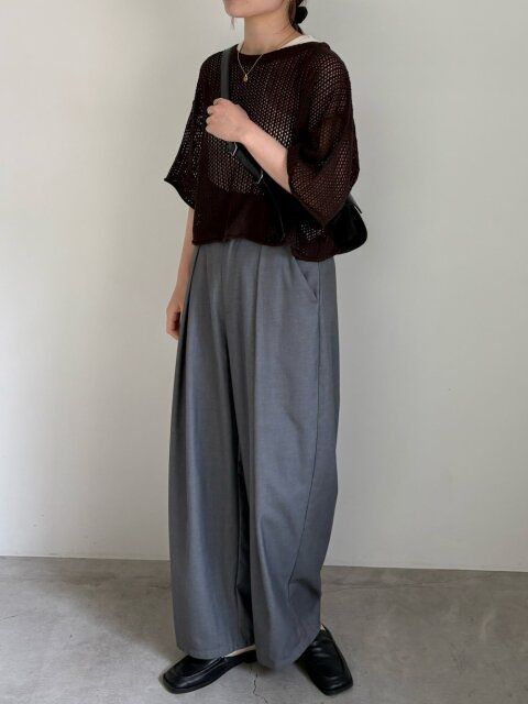 透かし編みニットのコーデ1