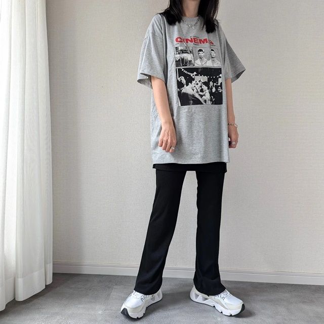 しまむらのグレーの「シネマTシャツ」×リブ巻きスカートパンツ