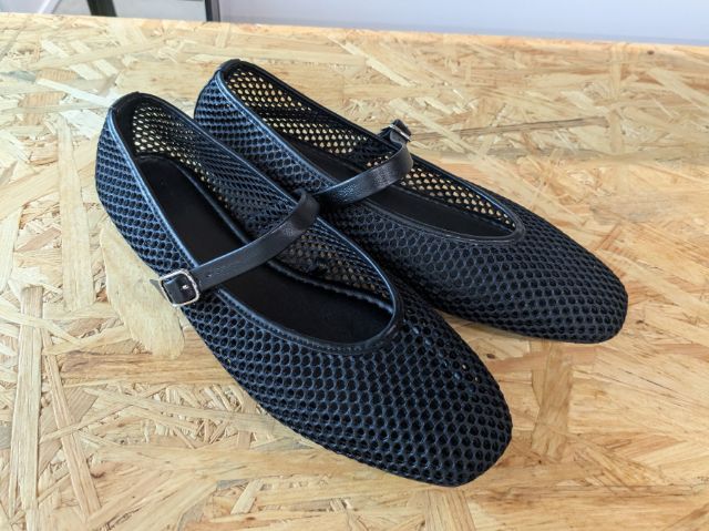 黒のメッシュメリージェーンシューズ