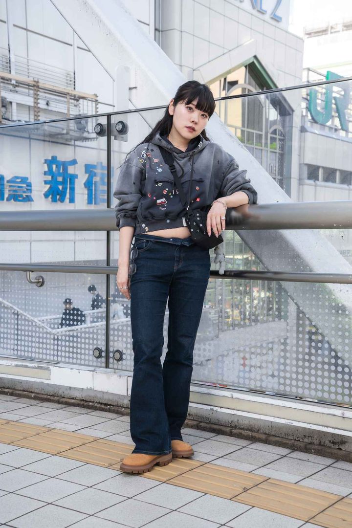 画像1: 細めのデニムとシックなブーツでバランスを整える！