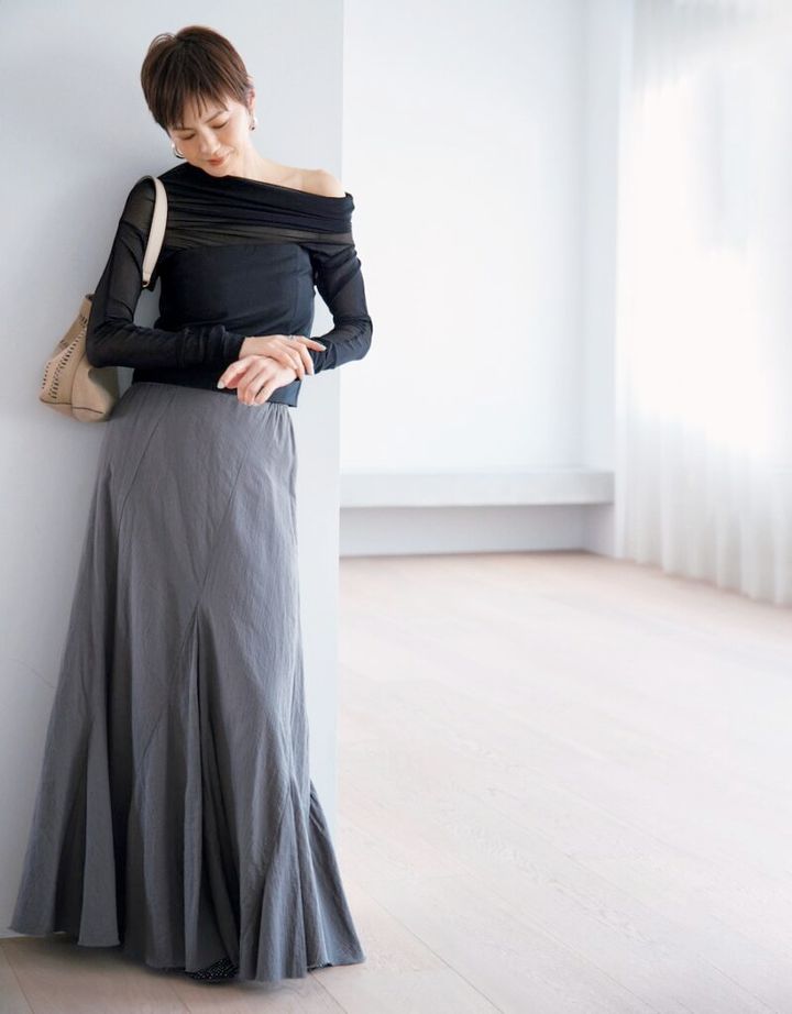 マーメイドスカート×肌見せトップス