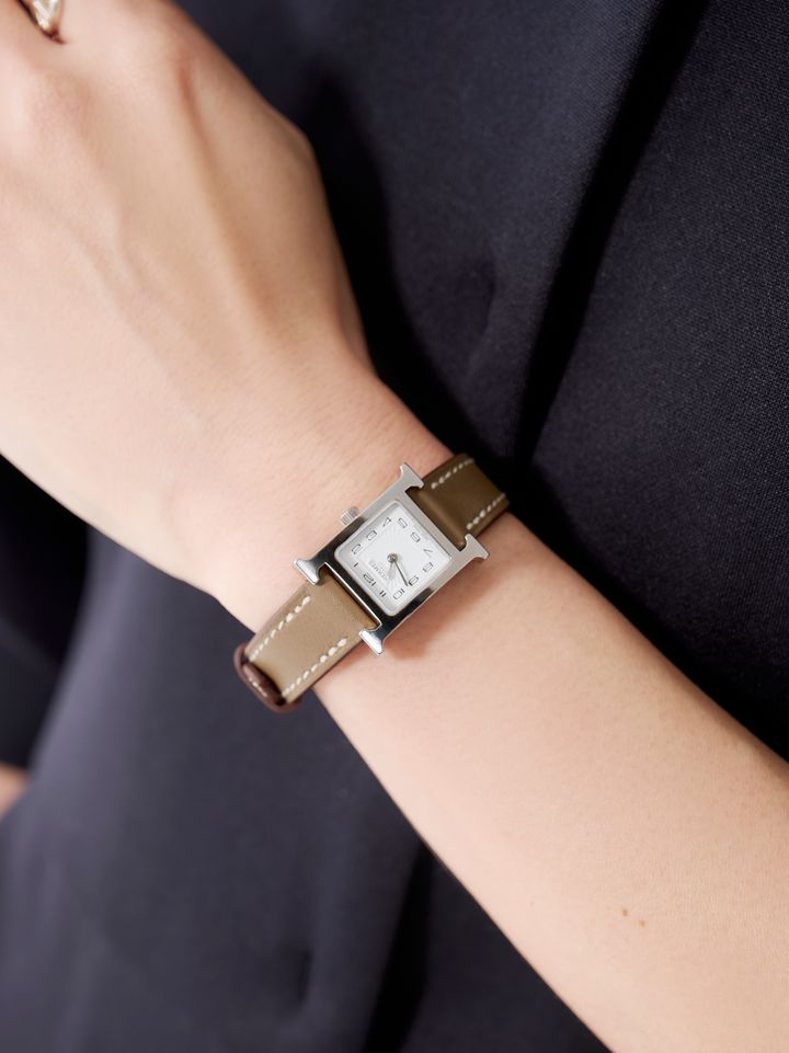 クラウドチームVERY石原唯加の時計はエルメスのHウォッチミニ