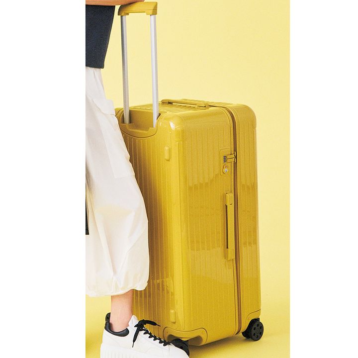 リモワの黄色のスーツケーストランクプラス