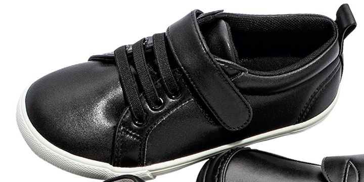 コムサイズムの子供向け黒シューズ